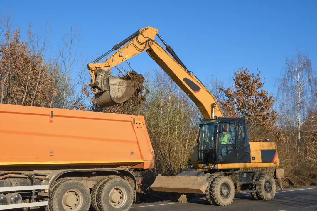 Why Choose a Grab Lorry for Site Clearance