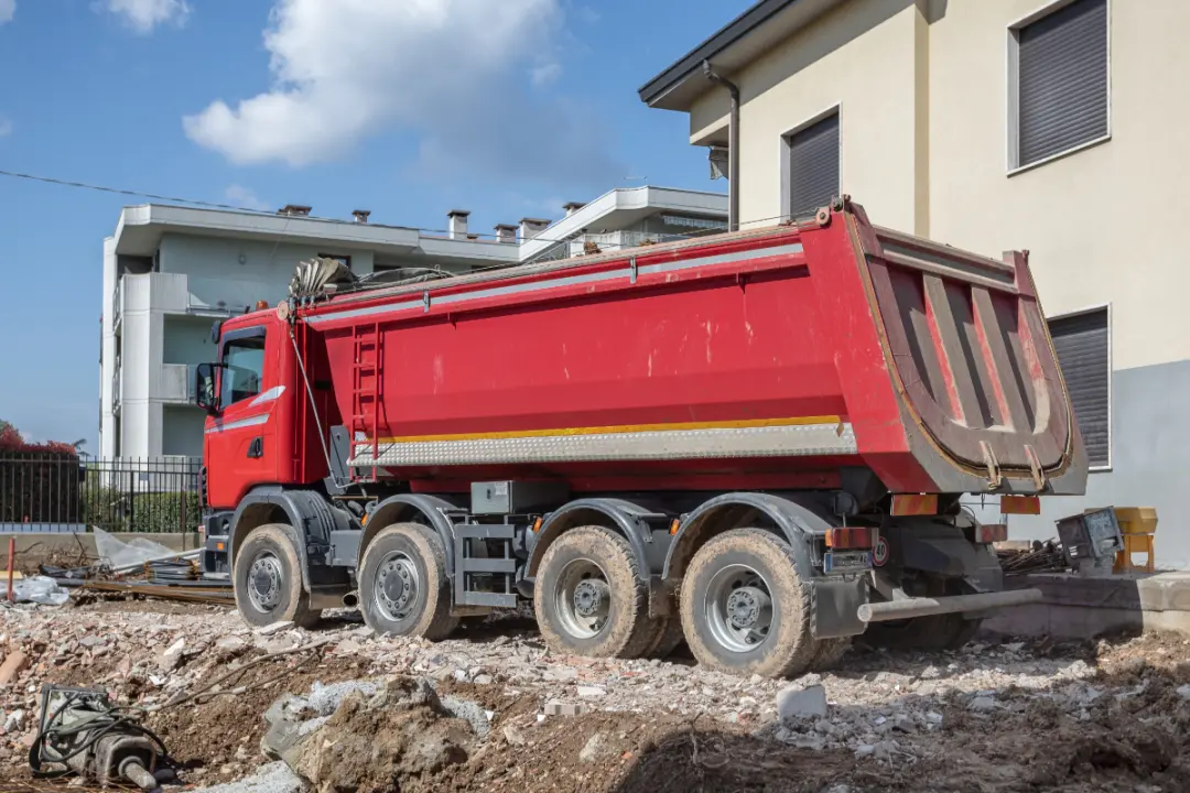 Why Choose a Grab Lorry for Site Clearance?